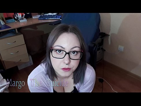 ❤️ Σέξι κορίτσι με γυαλιά πιπιλίζει Dildo βαθιά στην κάμερα ️ Πόρνο fb ❌