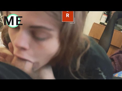 ❤️ Πούτσος στο λαιμό της, σκισμένο καλσόν και σκισμένα τακούνια ️ Πόρνο fb ❌