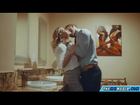 ❤️ Όταν μια πλούσια ξανθιά σε αποπλανεί σε μια δημόσια τουαλέτα ️ Πόρνο fb ❌